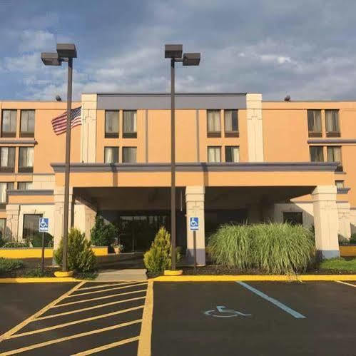 Wingate By Wyndham Fishkill Hotel Екстериор снимка